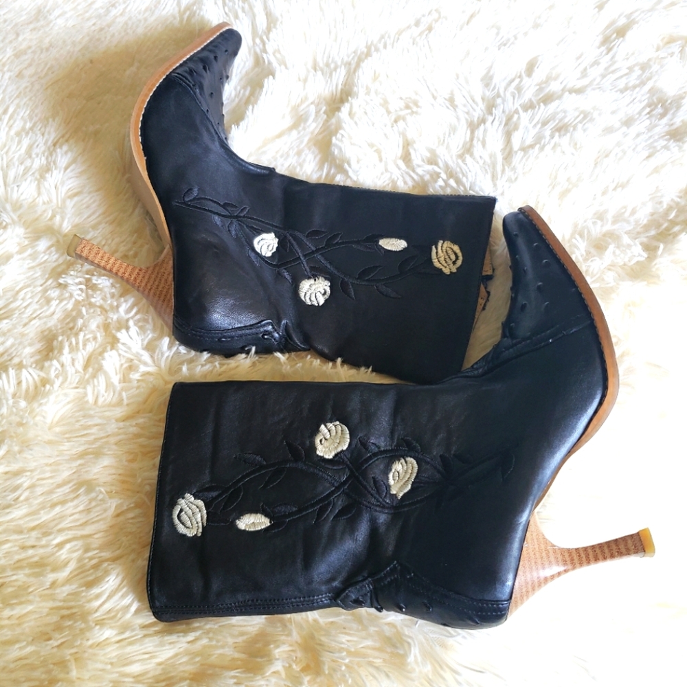 EC Trotamundo ostrich & embroidered slouchy black leather boots w heel